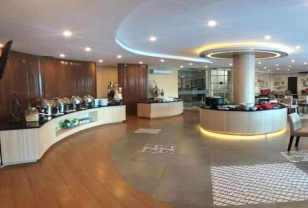 Yello Hotel Самаринда Экстерьер фото